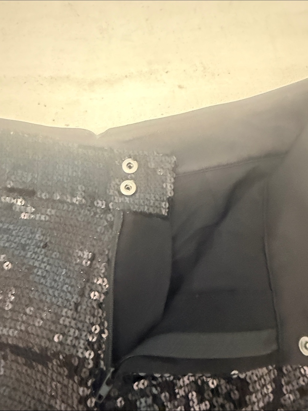 Alice + Olivia Black Sequin Cargo Wide-Leg Pants - Picture 5 of 6